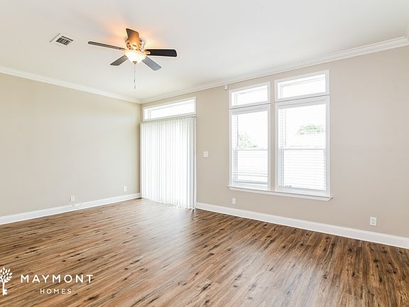 4th image of 701 Pelican Ct