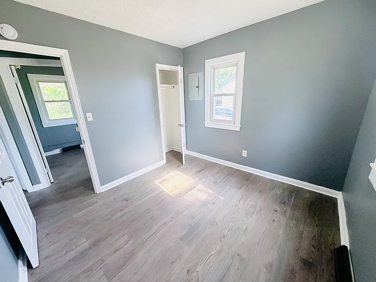 978 Kelly Ave — Photo 11