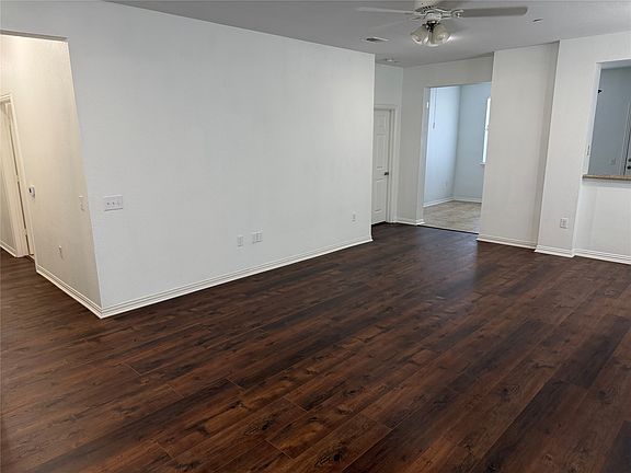 4th image of 260 Bexar Dr