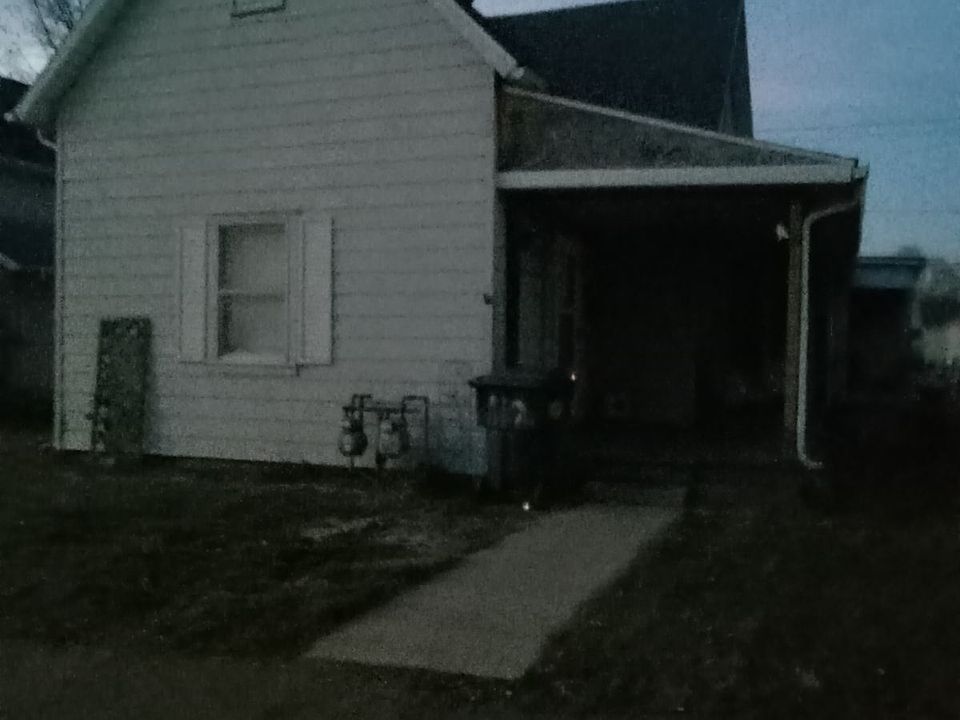1st image of 112 W Madison St