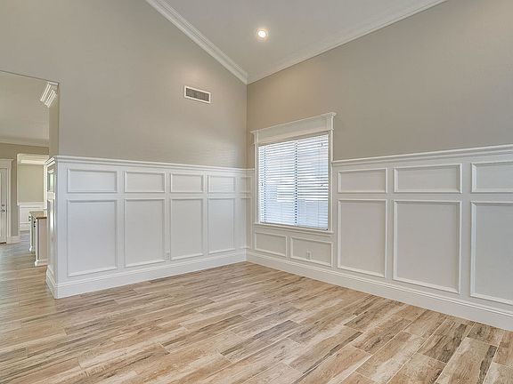 5th image of 3842 S Coach House Dr