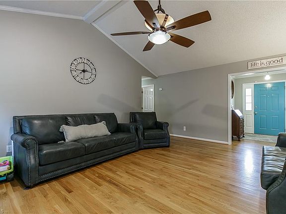 5th image of 148 Huffine St