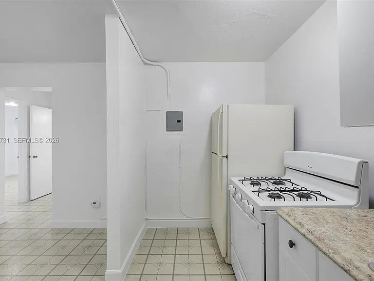 126 SW 18th Ave #4 — Photo 3