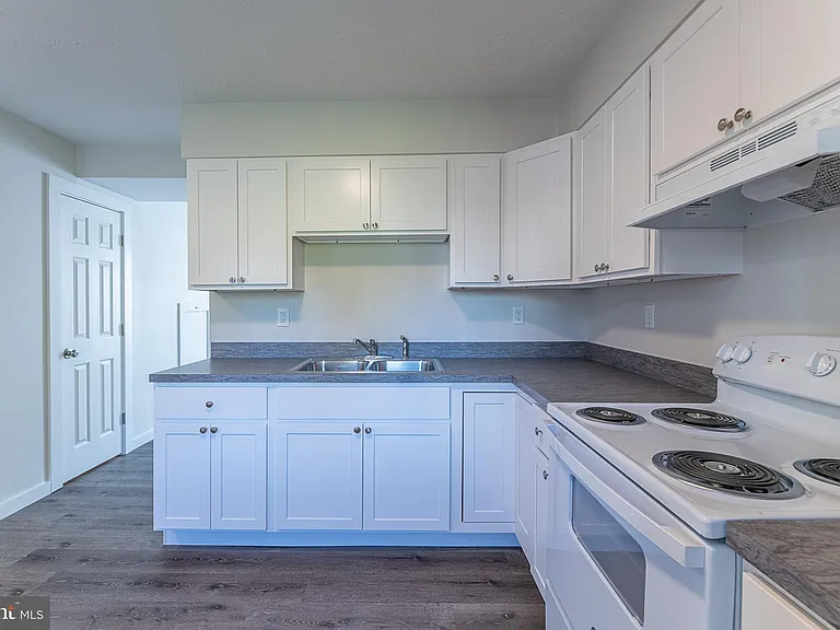 525 Gray Ave #2 — Photo 13