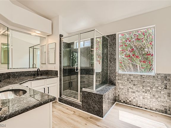 4th image of 5037 Forest Oaks Dr