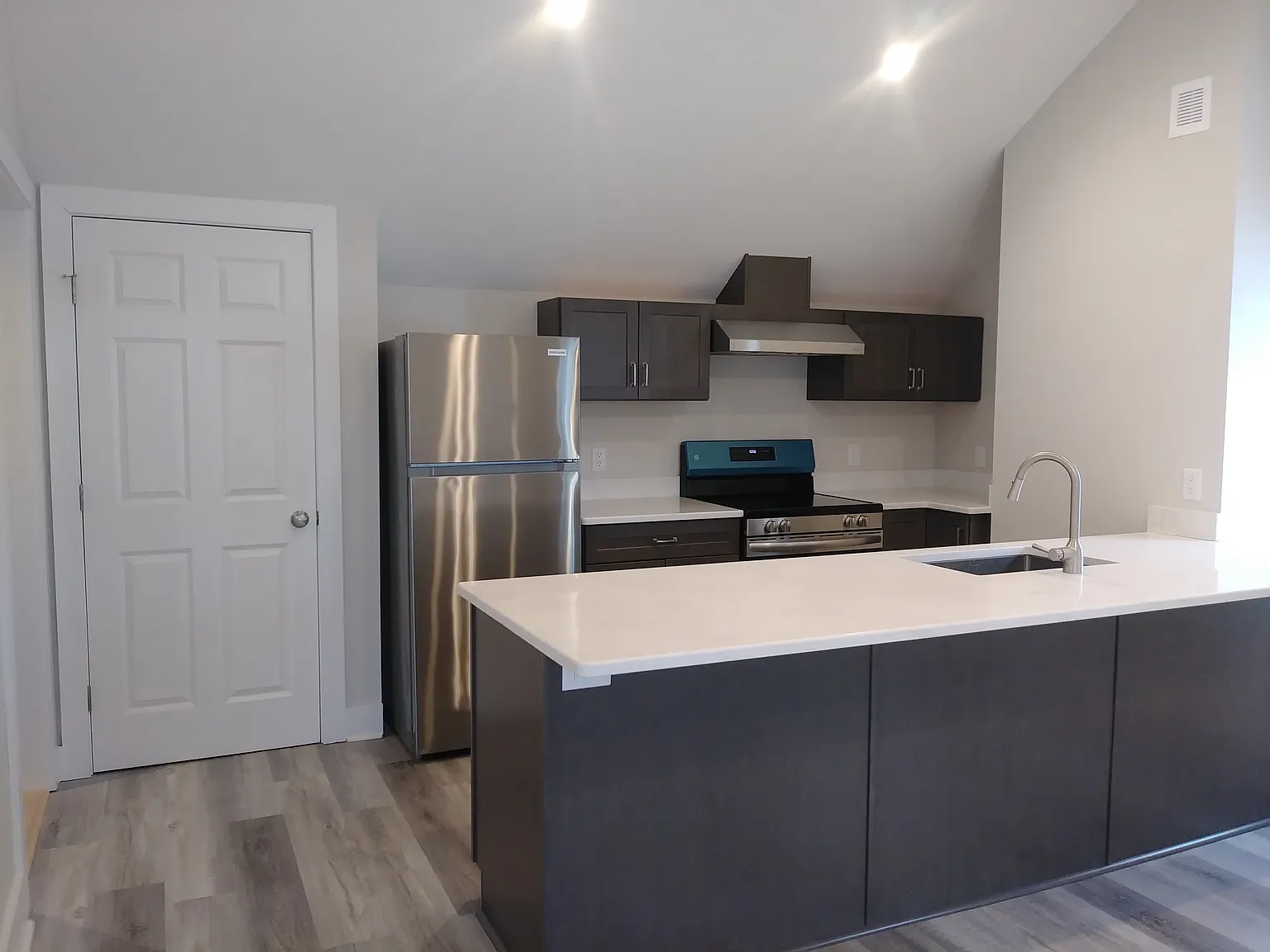 1 bed, 775 sqft, $2,200 — Photo 3