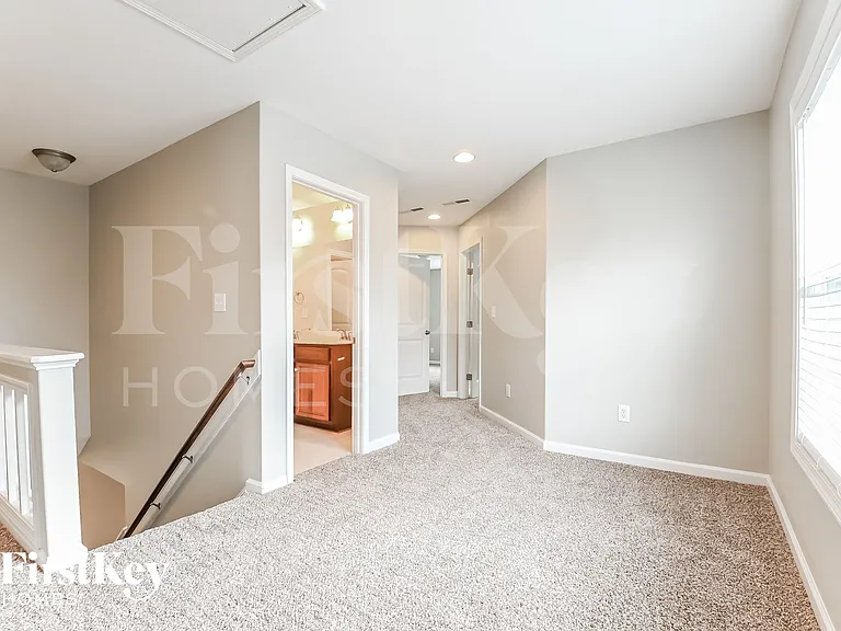 1020 Bridlemine Dr — Photo 9