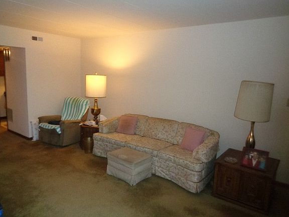 4th image of 15140 Evergreen Dr APT 2C