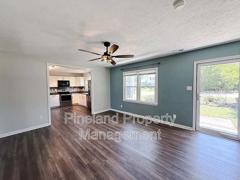 1690 Clairborne Dr — Photo 4