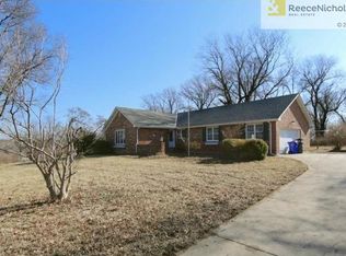 1008 S Cedar Hills Dr, Olathe, KS 66061