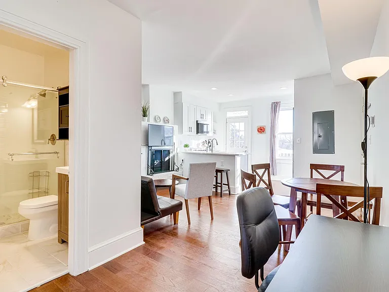 409 Constitution Ave NE #4 — Photo 4