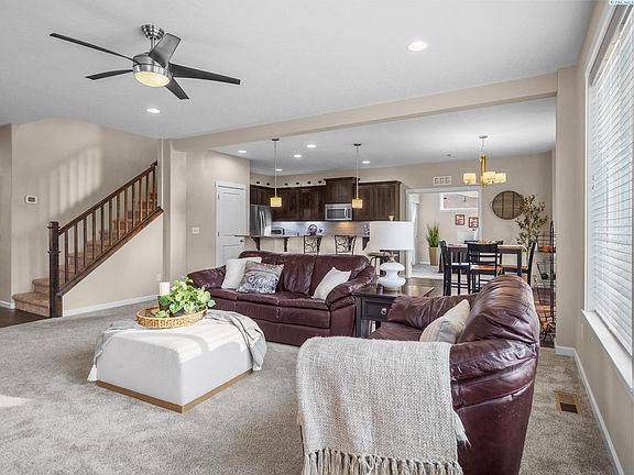 4th image of 1547 Diamond Dr