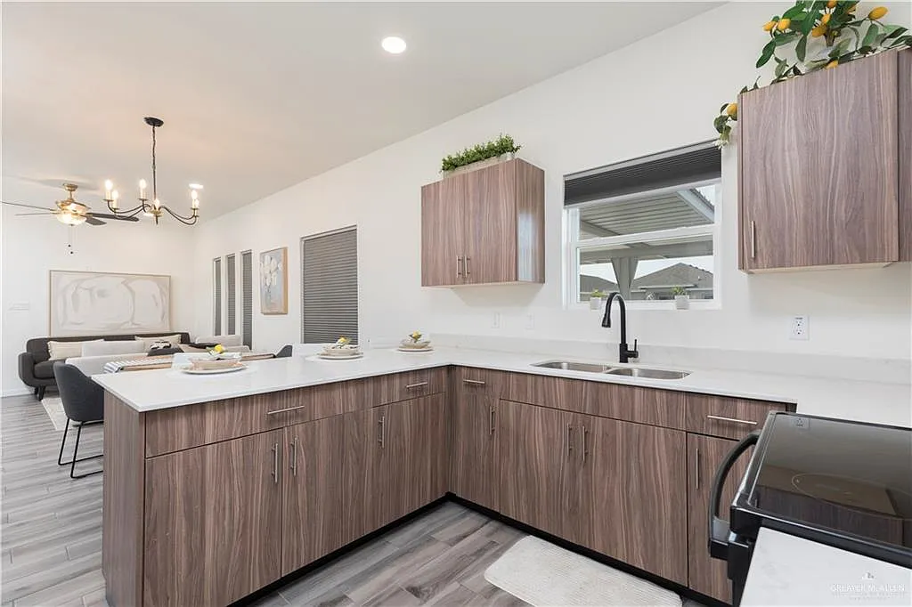 2 bed, 2.0 bath, 950 sqft, $1,050 — Photo 3