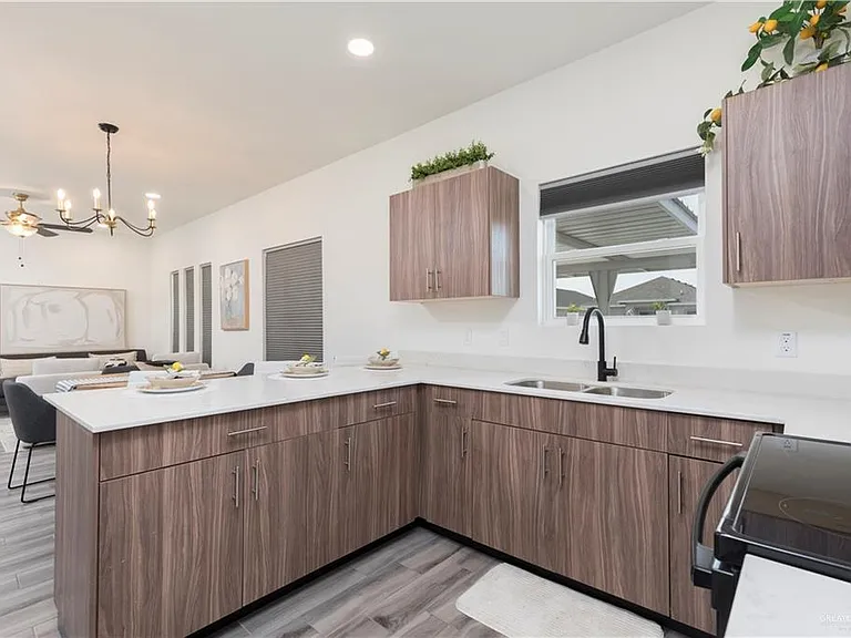 1006 N Clarence Ave #2 — Photo 3