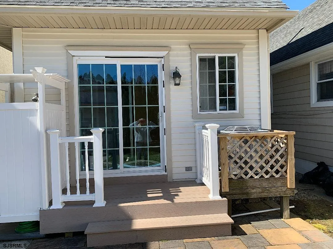 3 bed, 1.5 bath, $1,600 — Photo 2