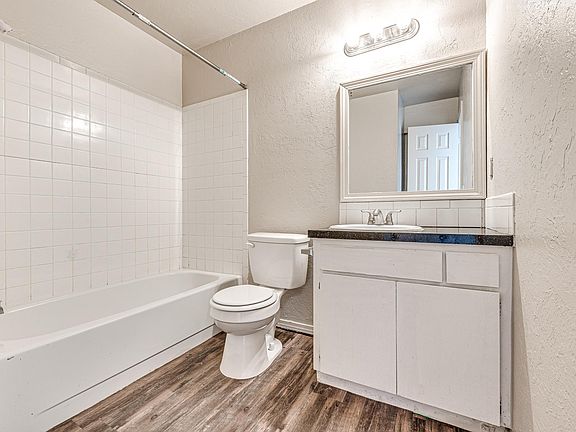 4th image of 1320 12th Ave SE #4