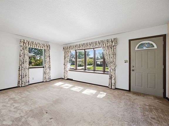 4th image of 2105 Highview Dr