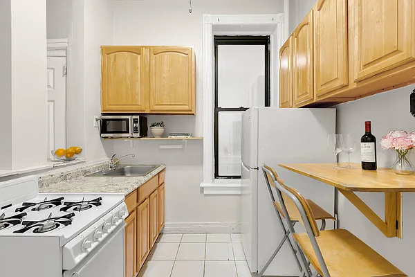 Rented by Cooper & Cooper Real Estate | media 9