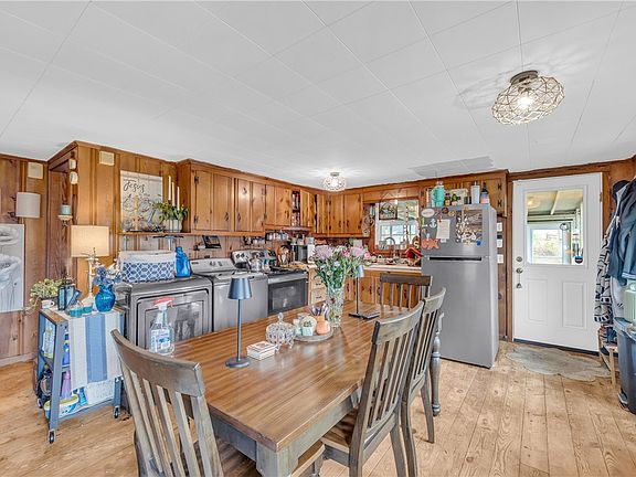 2nd image of 335 Time Out Pl