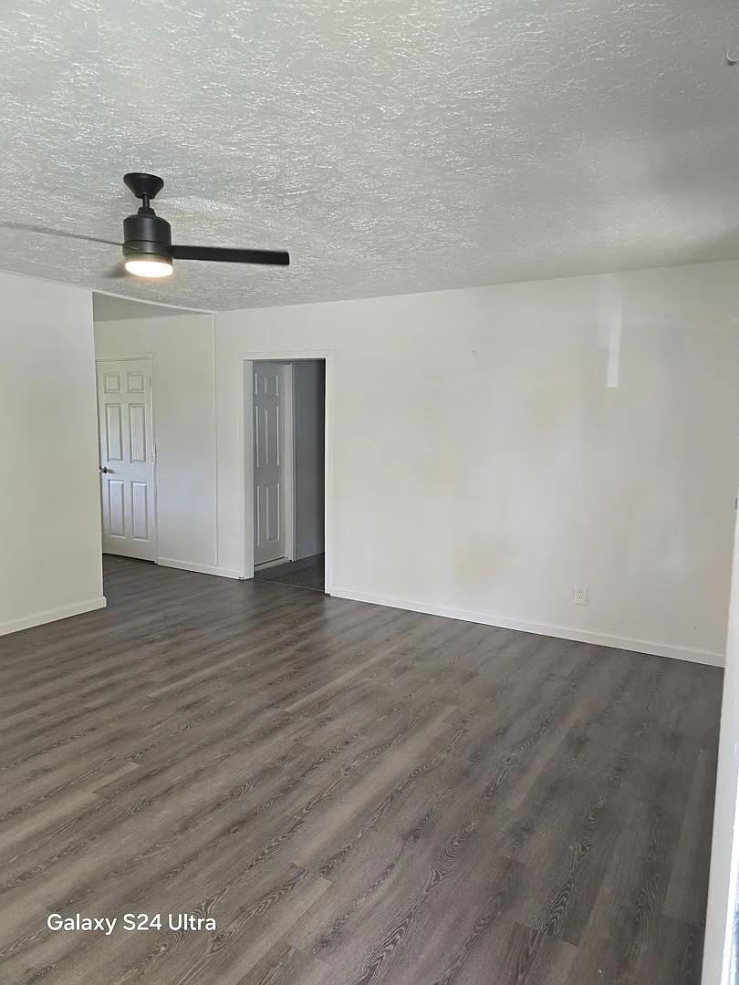 4 Bed/ 1 Bath plus bonus space — Photo 3