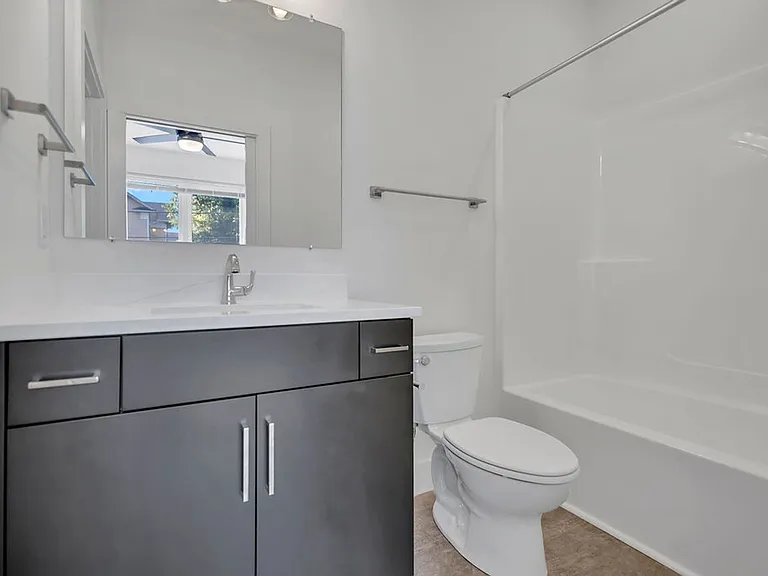 626 N College Ave — Photo 18