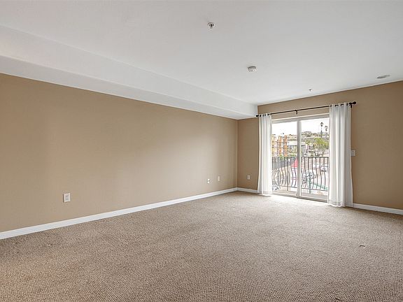 2nd image of 801 W Hawthorn St Unit 308