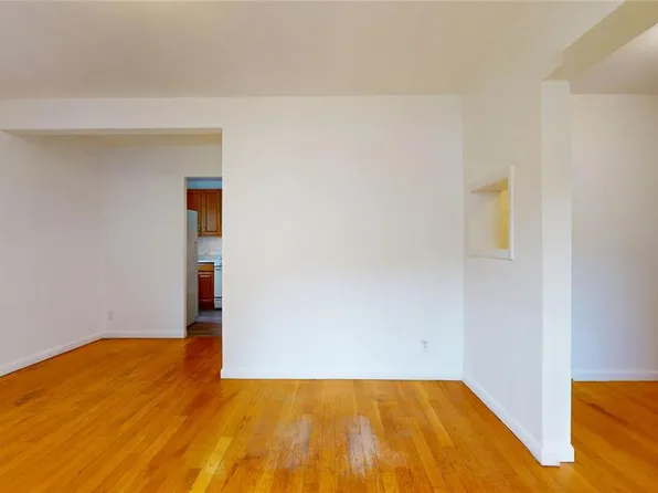 124-01 Hillside Avenue image 19 of 20