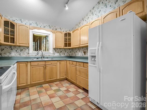 5th image of 141 Marys Ln