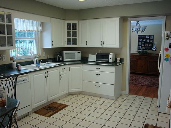 3rd image of 867 Sugar House Dr