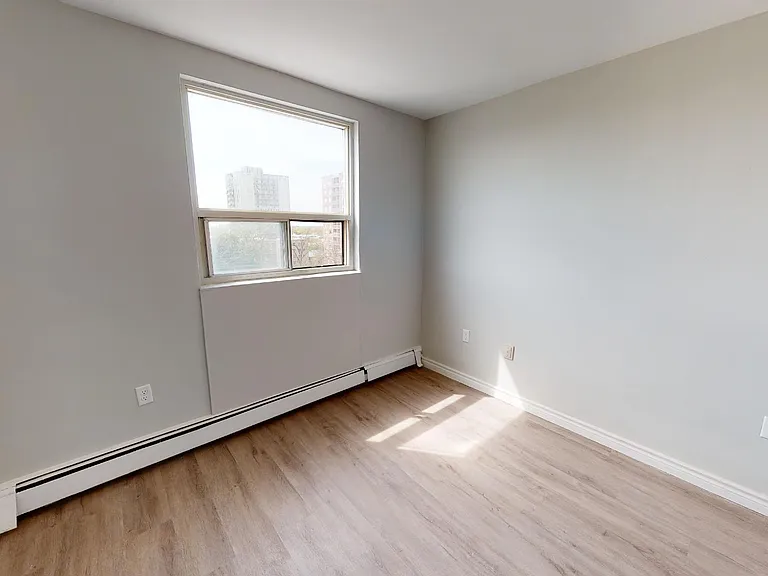 470 Dundas St — Photo 31