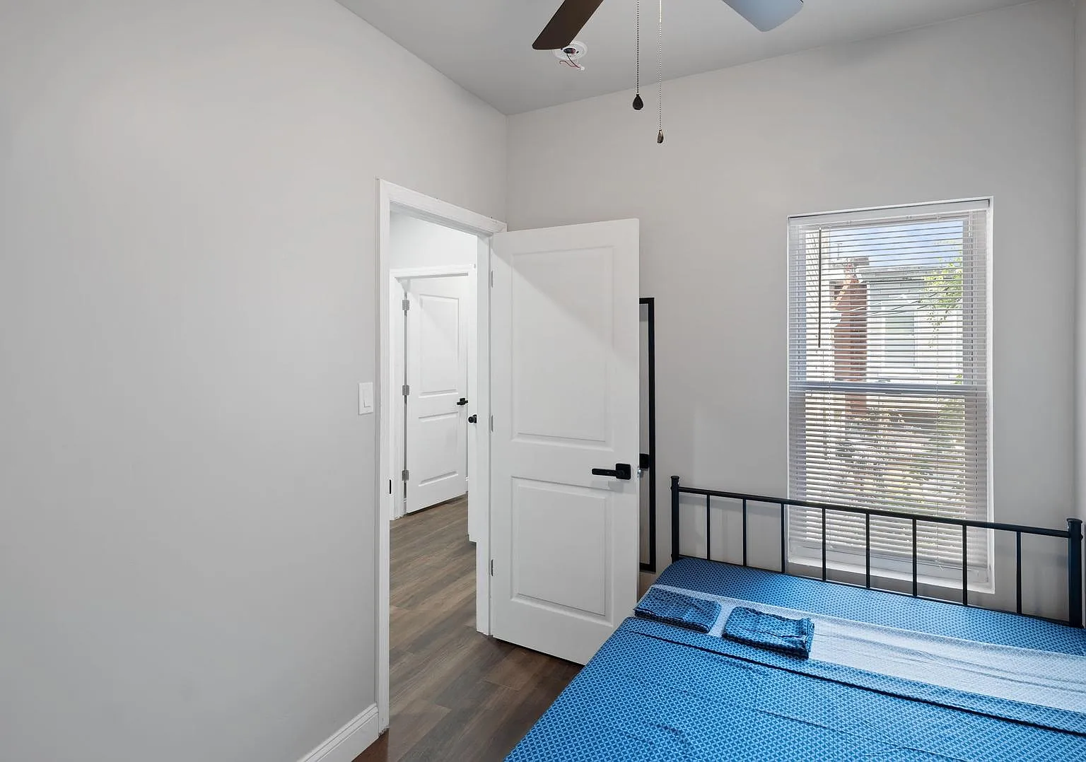 4 bed, 3.0 bath, 1100 sqft, $957 — Photo 1