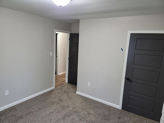 5th image of 210 Oaklane Dr