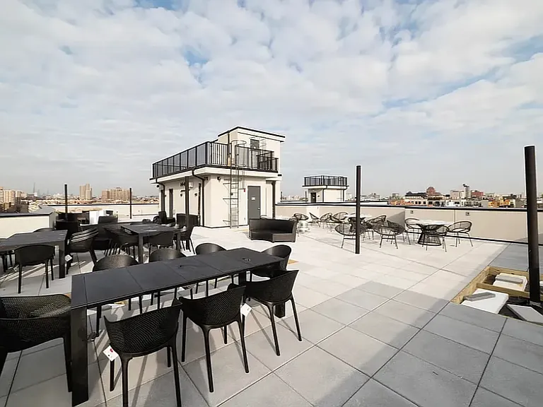 2431 Dean St #4C — Photo 16