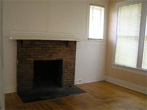2nd image of 3100 E 5th Ave