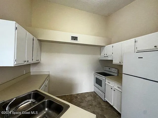 7400 US-1 #205 — Photo 4