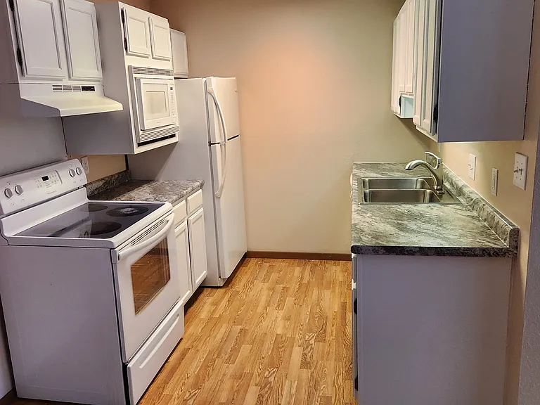 4 Pine Tree Dr #127 — Photo 2