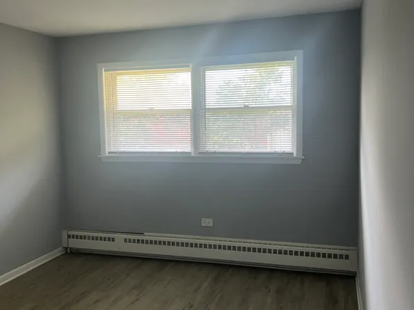 392 Executive Dr, Carol Stream, IL
