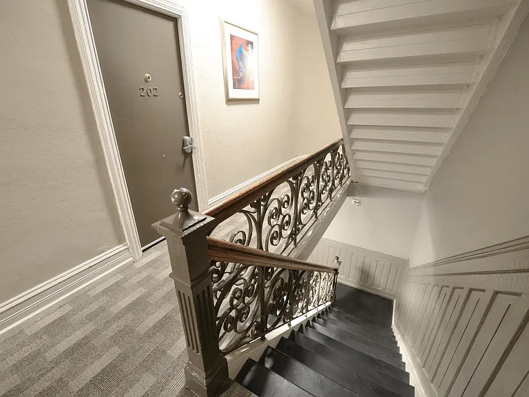 302 S 12th St #403 — Photo 20