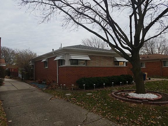 2nd image of 26806 Newport Ave
