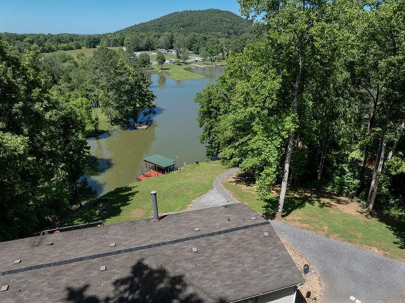 40th image of 482 Hiwassee Dr