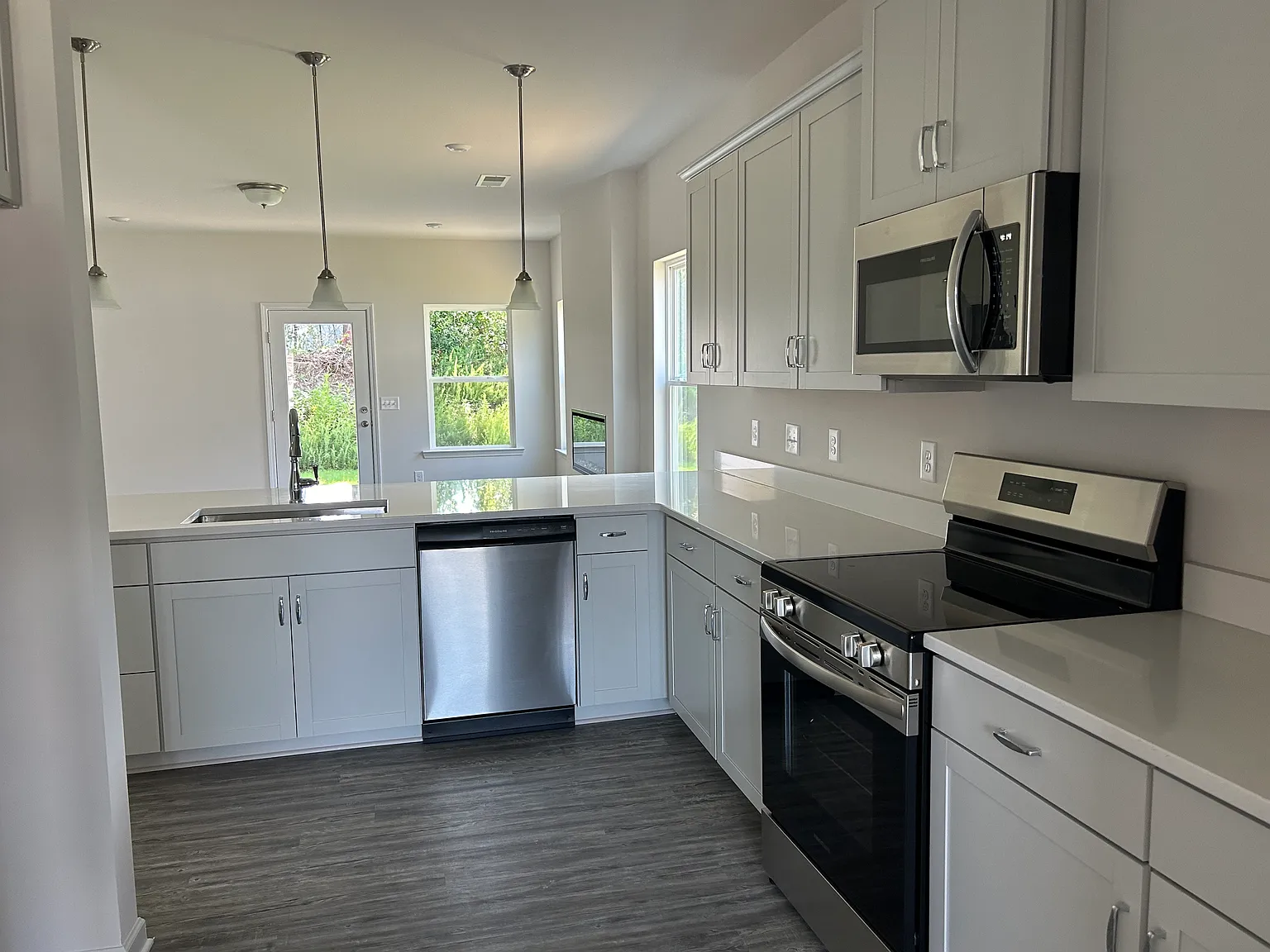 3 bed, 2.5 bath, 2231 sqft, $2,395 — Photo 4