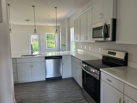 4th image of 152 Marion Dr
