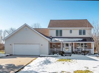 182 Granary Cir, Hartland, WI 53029