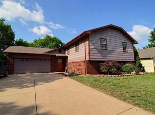 1718 E Cresthill Rd, Derby, KS 67037