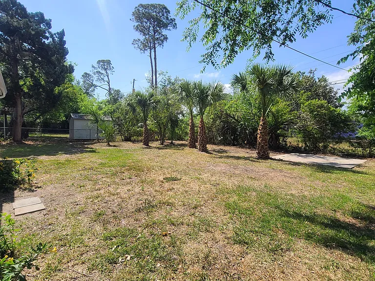 2222 Harvard Rd — Photo 2