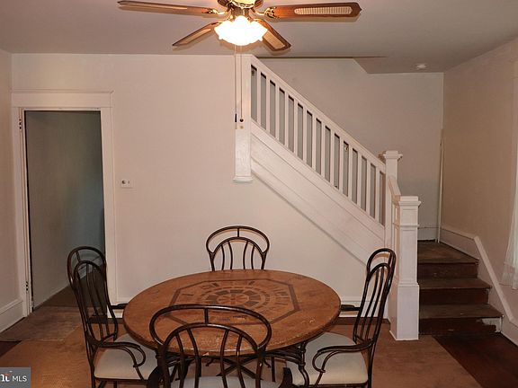 5th image of 301 N Waverly St