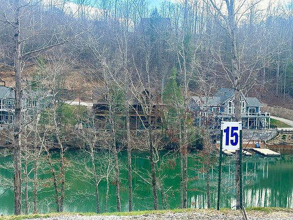 5th image of 15 Sleepy Hollow Rd