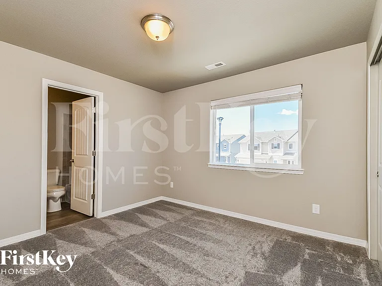 7687 Benecia Dr — Photo 9
