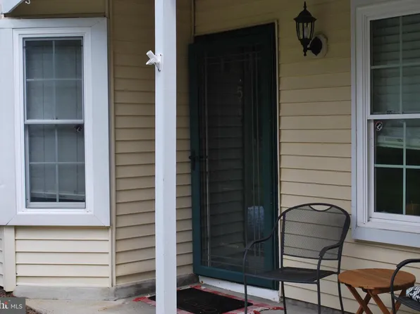 5 Powell Ct, Hightstown, NJ 08520