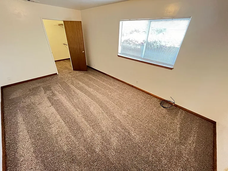 215 S D St — Photo 12